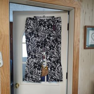 New Lane Bryant White Black Tropical Designed Cropped Pants Size Women's 20
